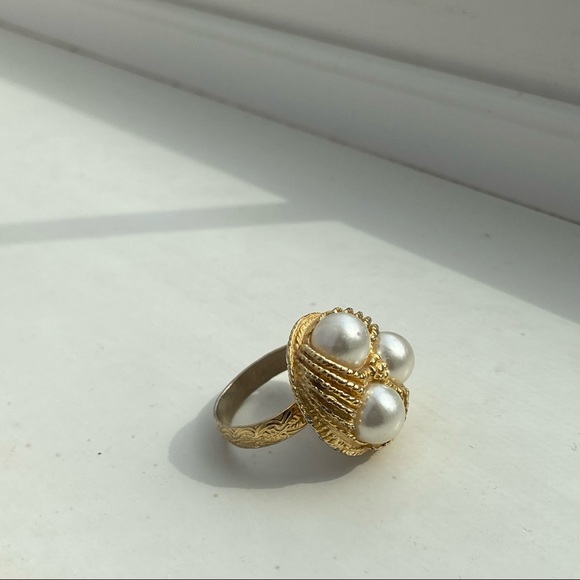 Vintage faux pearls and gold tone etched band ring. Size 7 adjustable. Used. - Picture 6 of 10